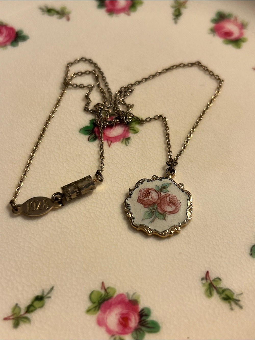 1928 Vintage  Pink Rose Pendant Necklace Gold Tone scalloped edge